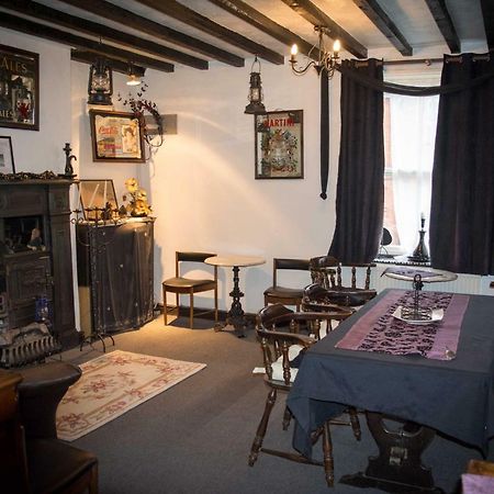 The Benbow Inn At Ruyton-Xi-Towns エクステリア 写真