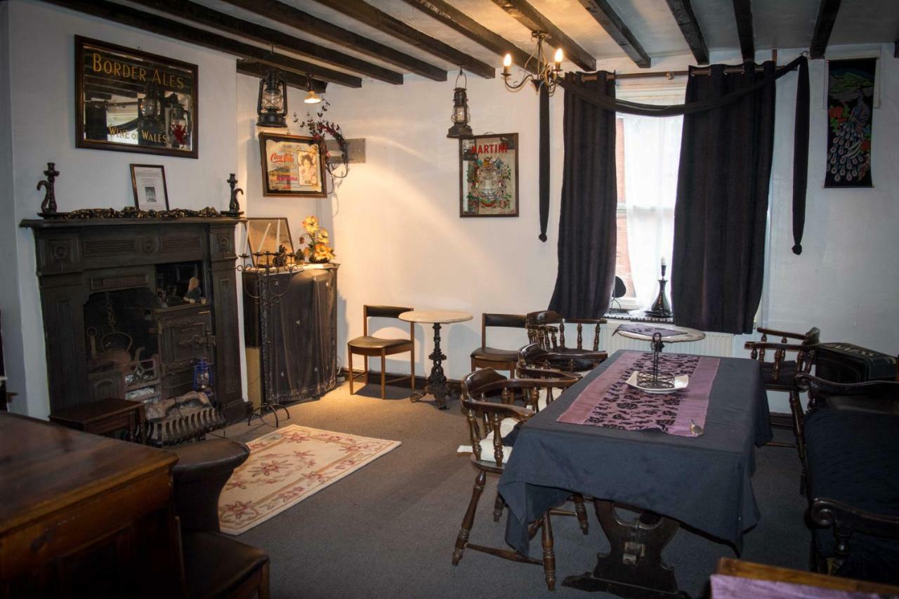 The Benbow Inn At Ruyton-Xi-Towns エクステリア 写真