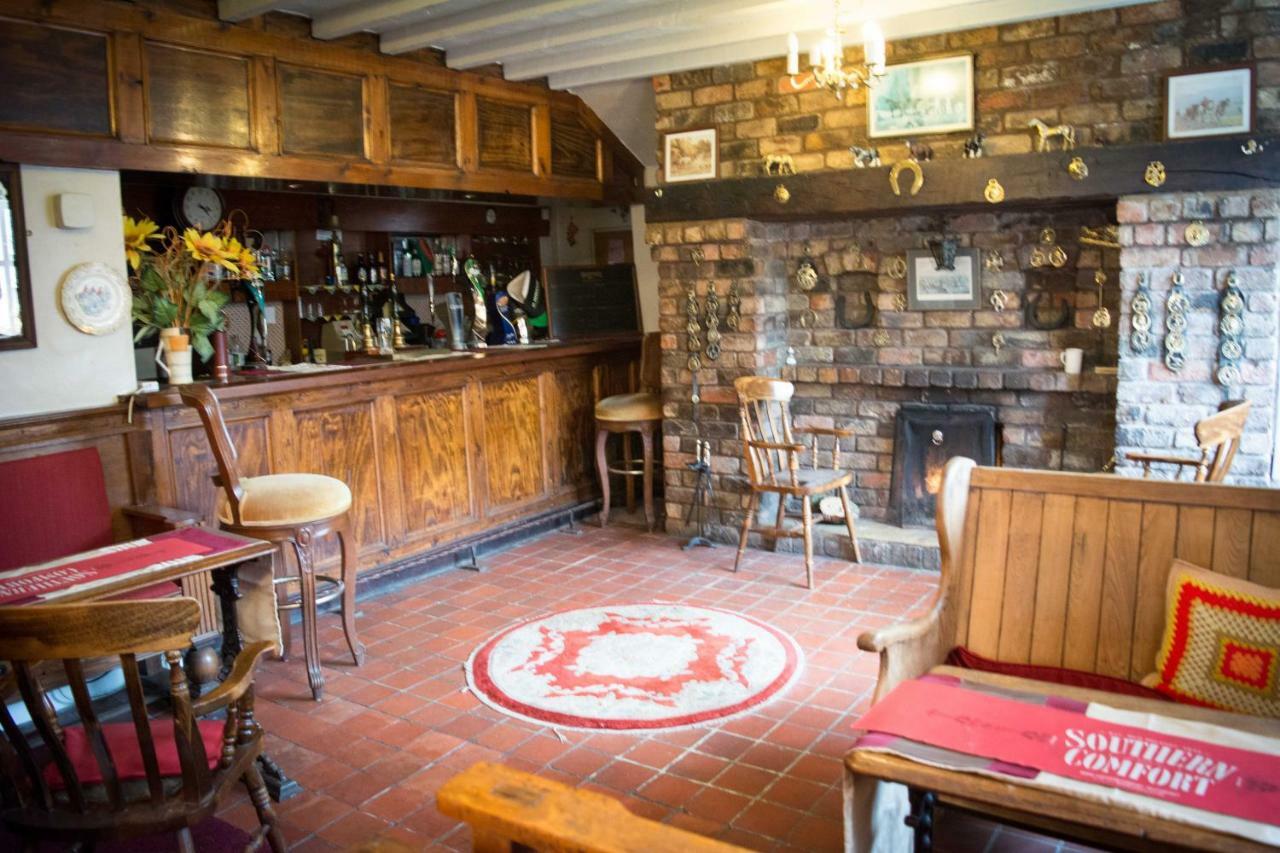 The Benbow Inn At Ruyton-Xi-Towns エクステリア 写真